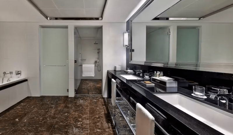 Executive One Bedroom Suite with Sea View